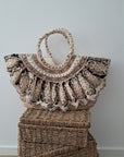 Bolso de mimbre con blonda