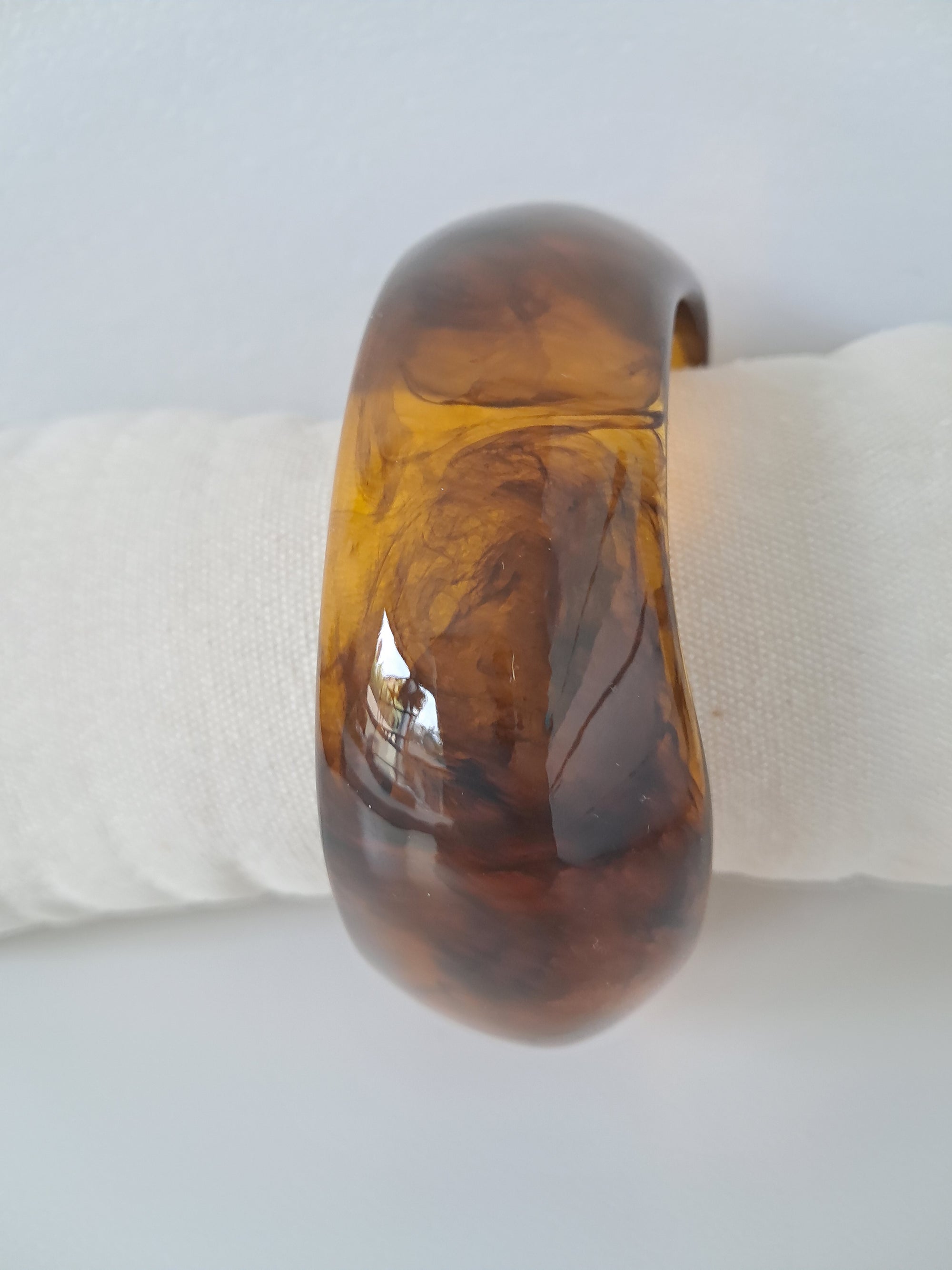 Pulsera de resina marrón efecto carey