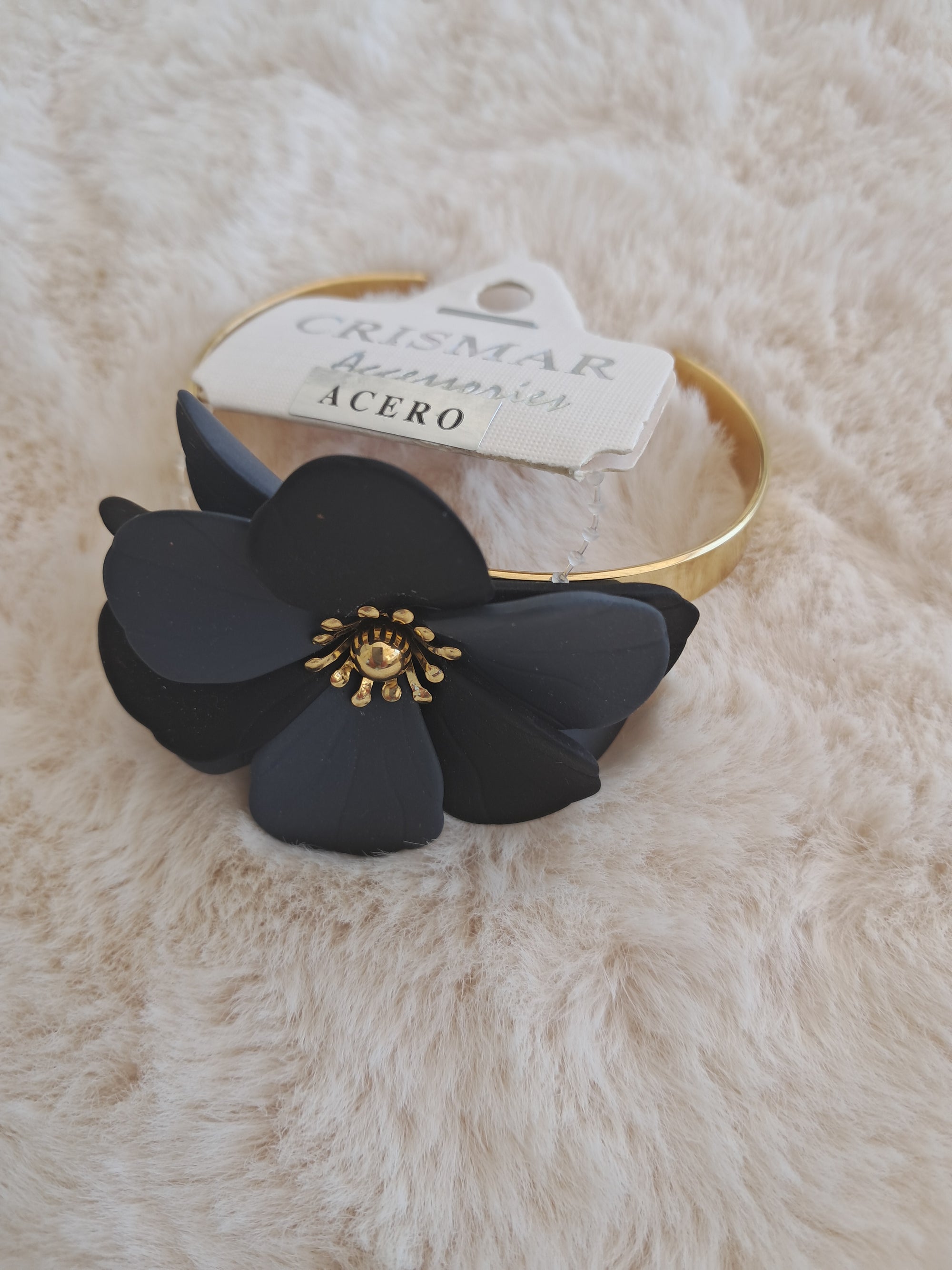 Pulsera floral ajustable con flor grande y detalles dorados