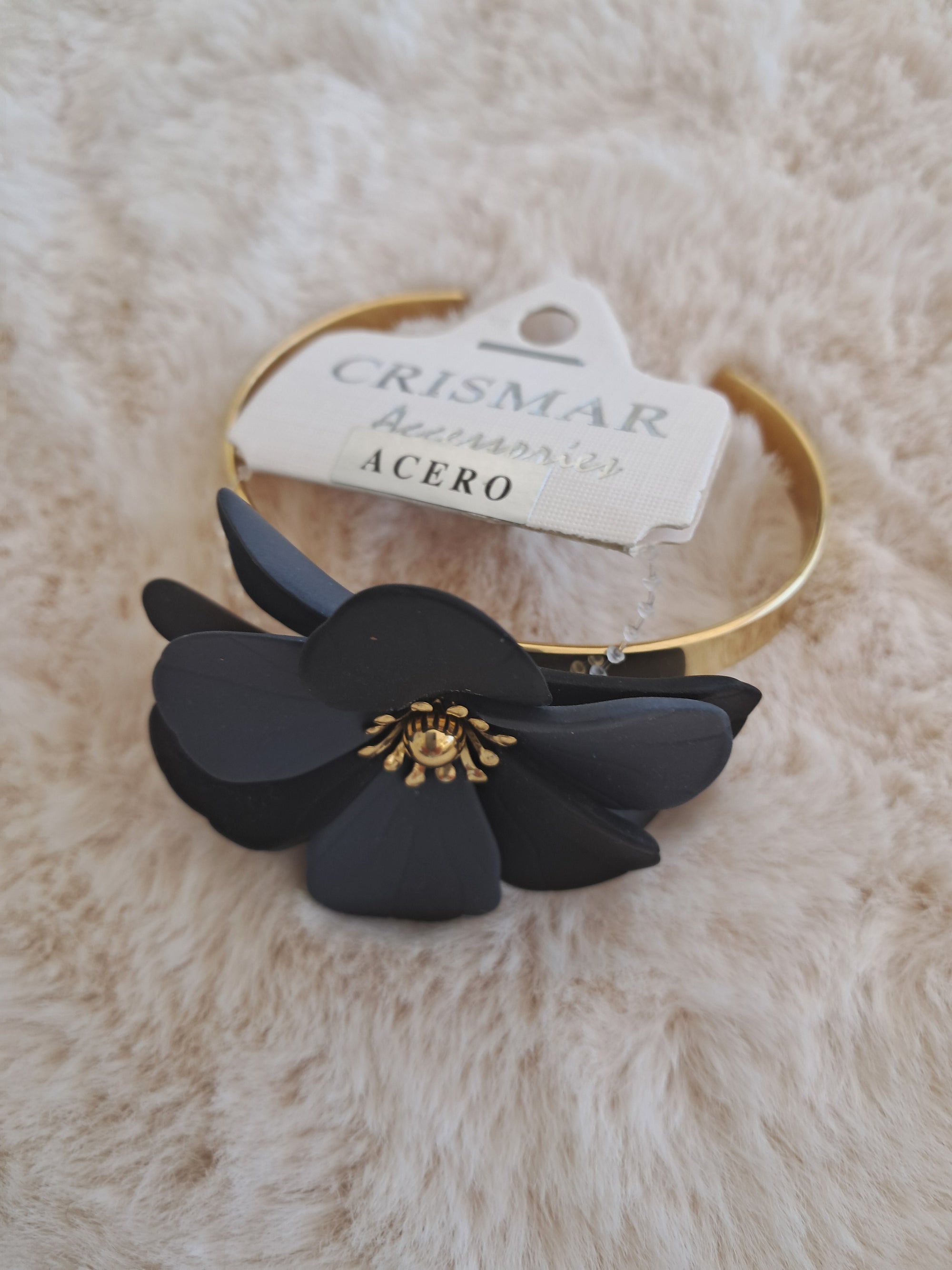 Pulsera floral ajustable con flor grande y detalles dorados