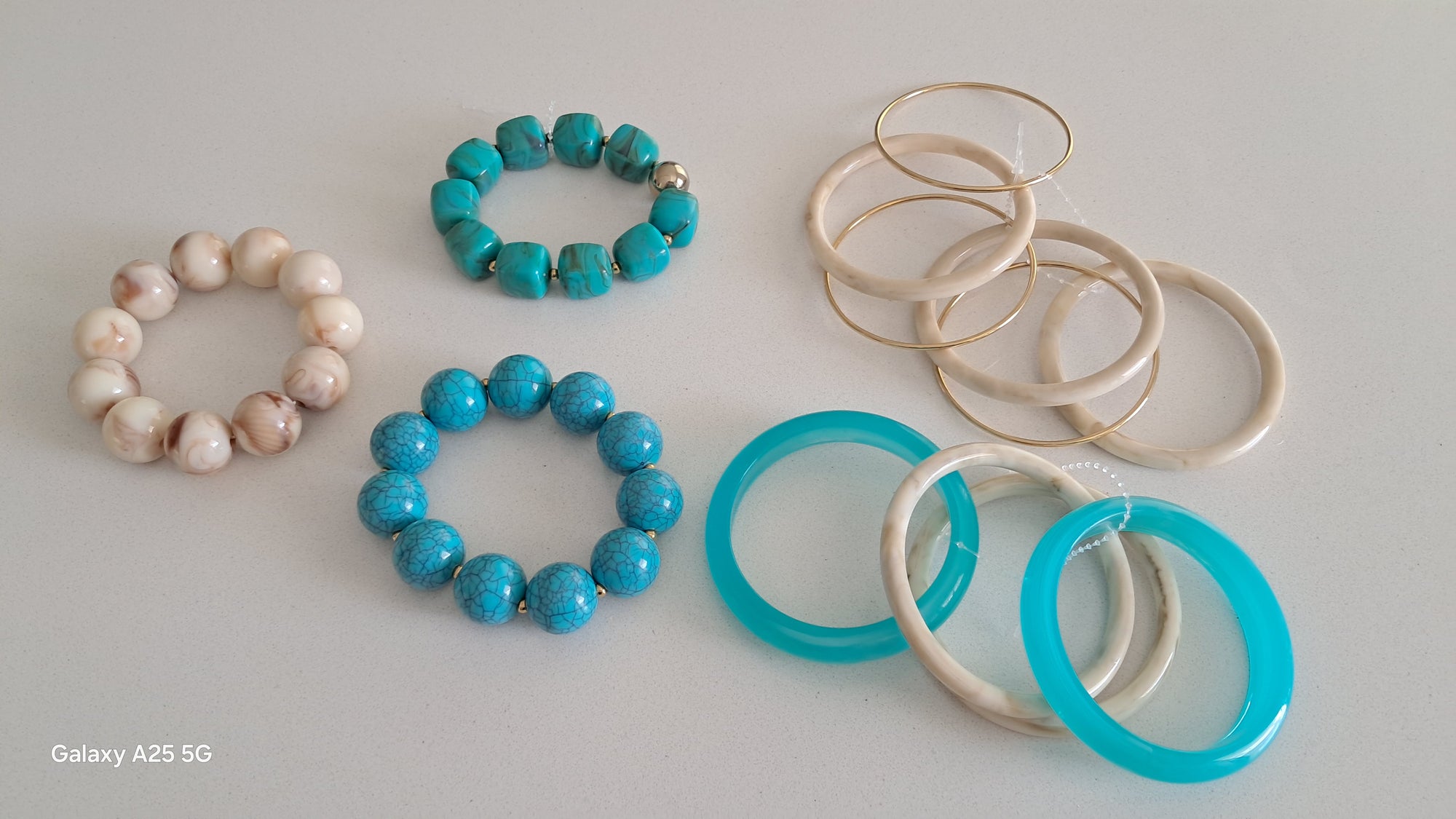 Pulseras de madera y resina