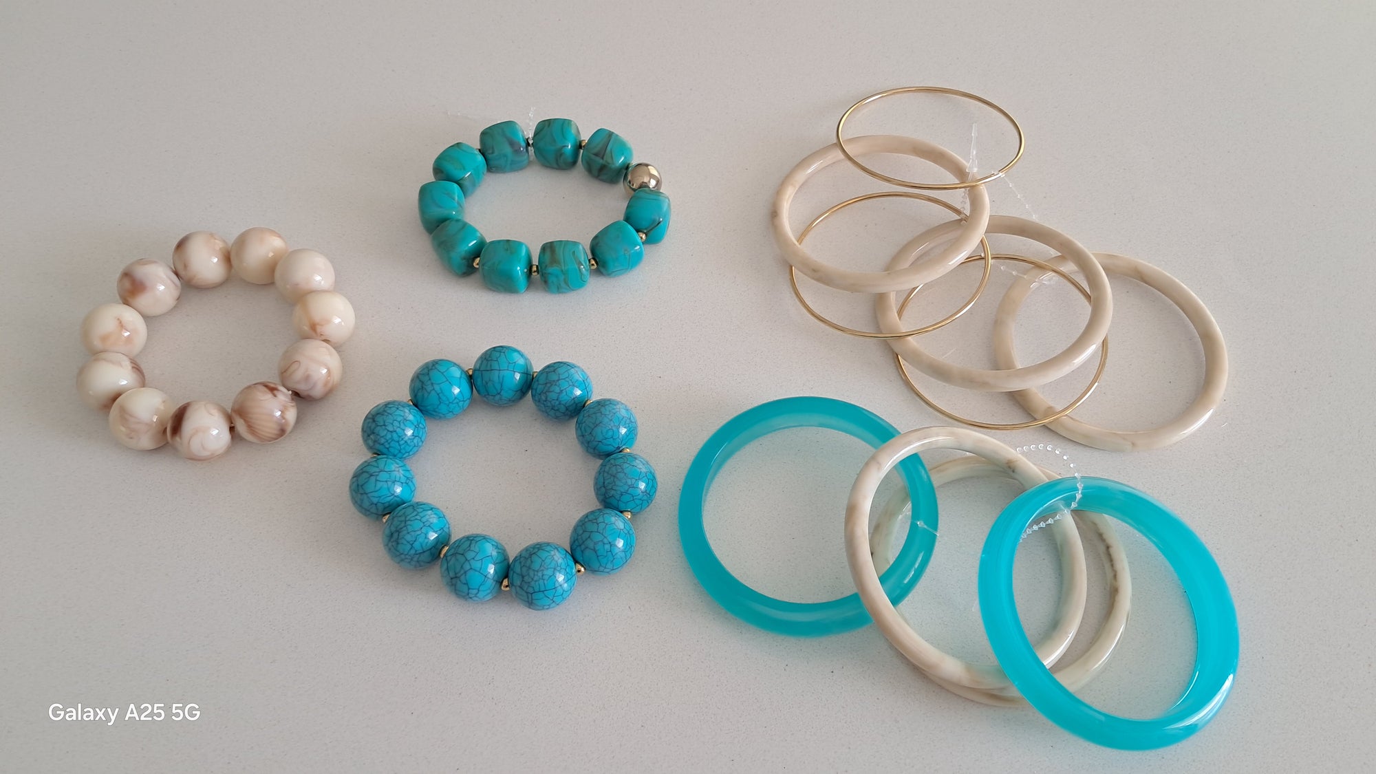 Pulseras de madera y resina