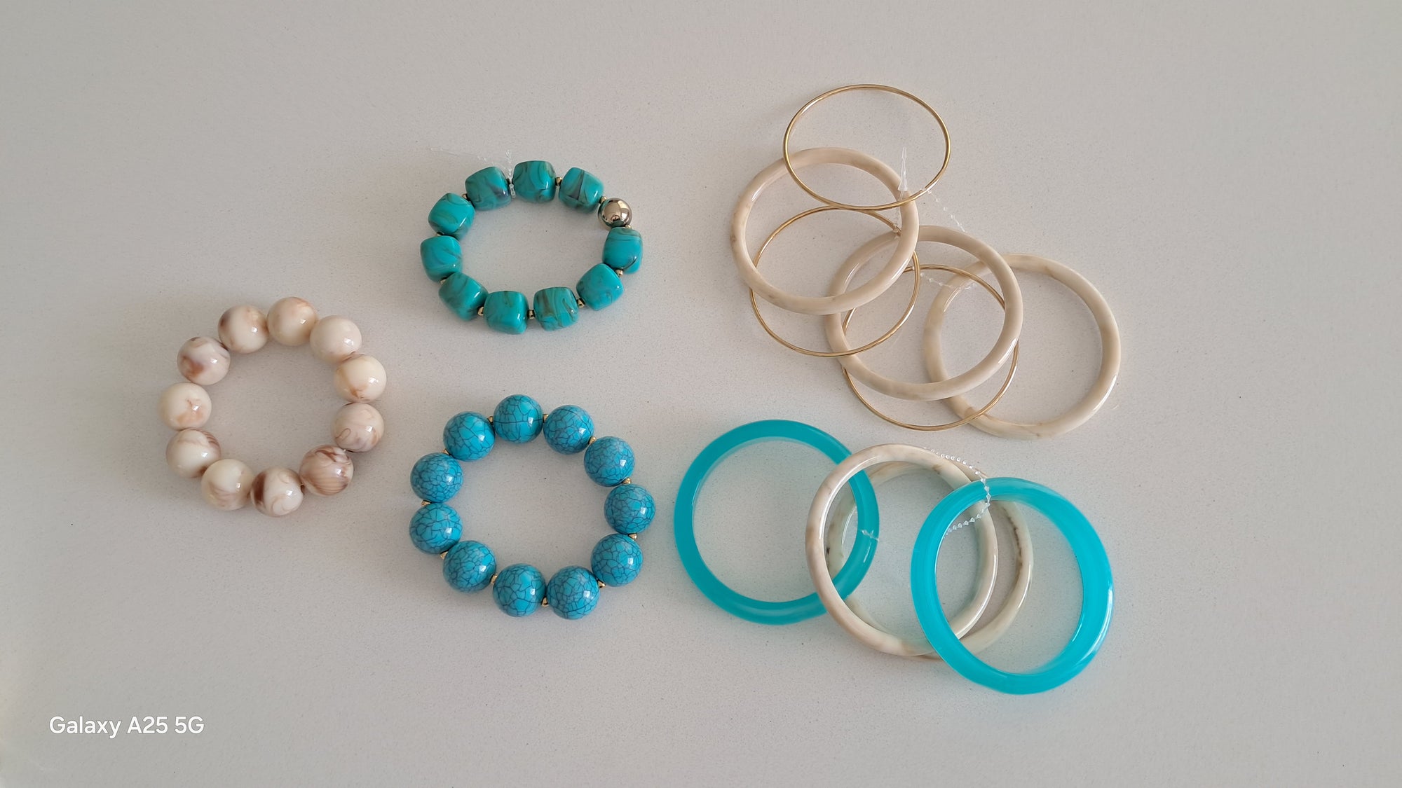 Pulseras de madera y resina