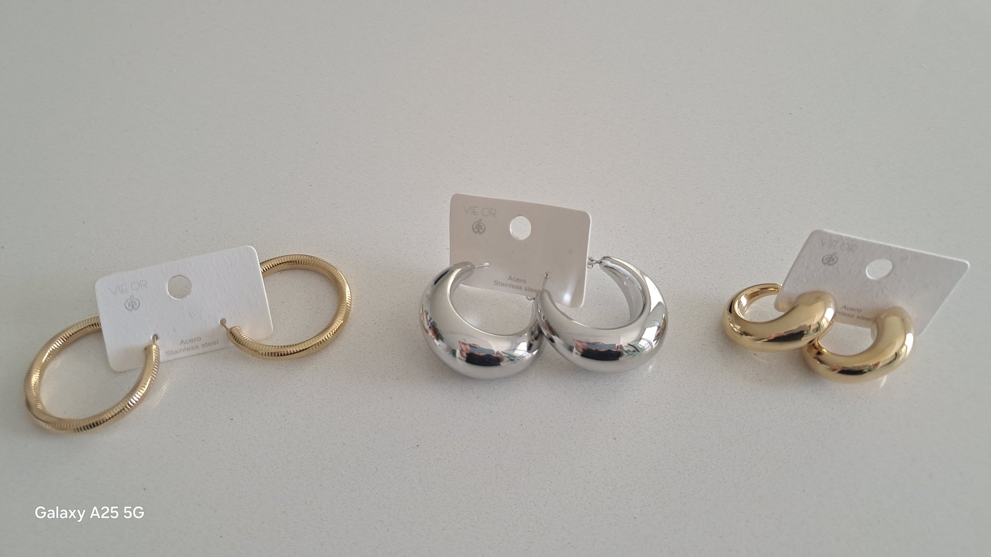 Pendientes de aros diferentes modelos .