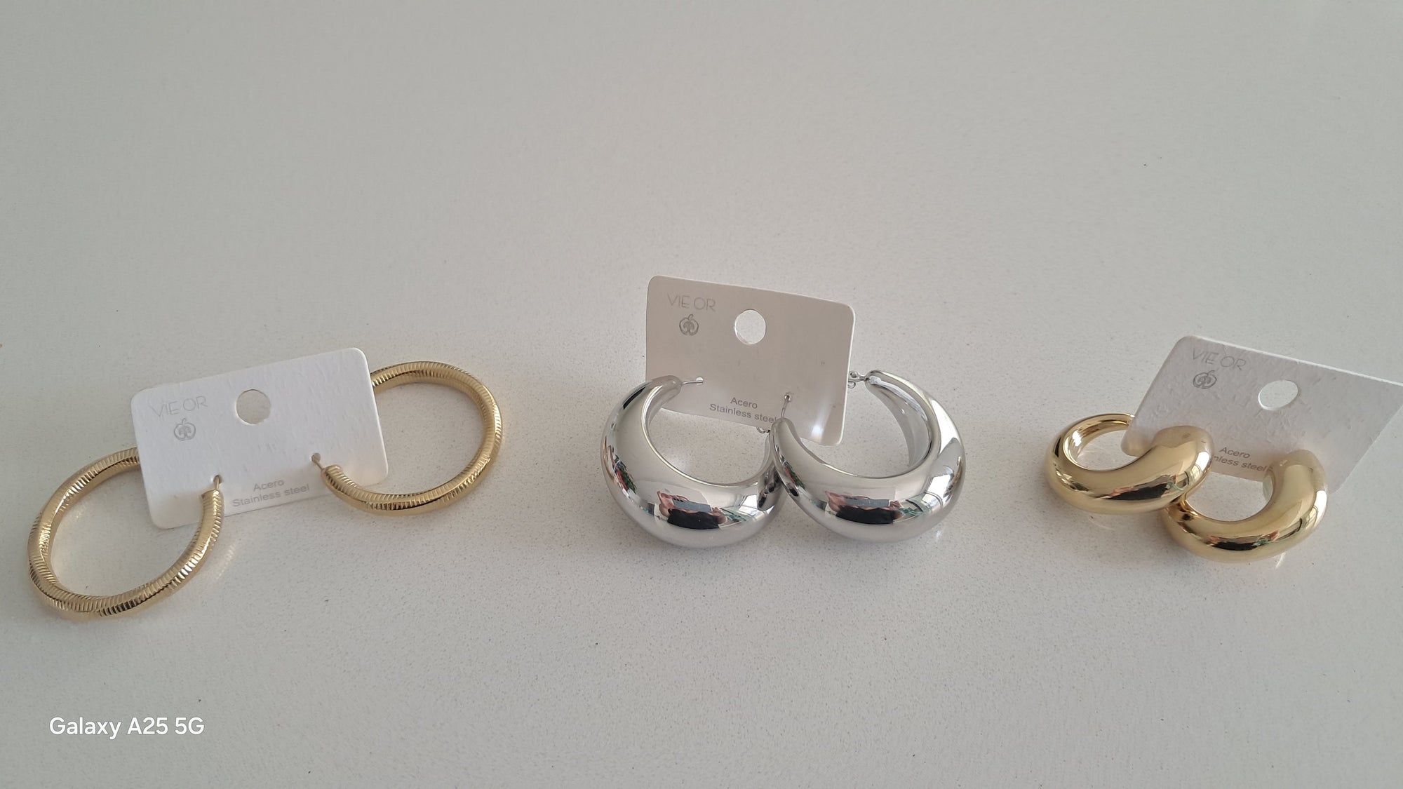 Pendientes de aros diferentes modelos .
