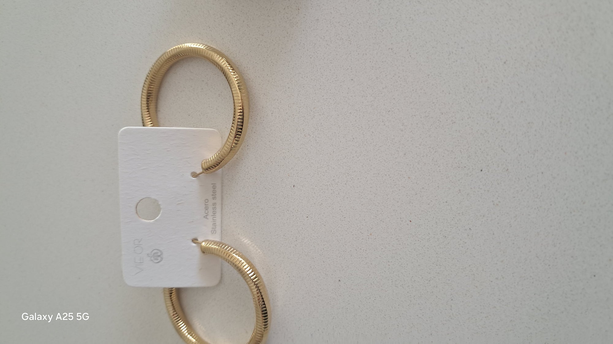 Pendientes de aros diferentes modelos .