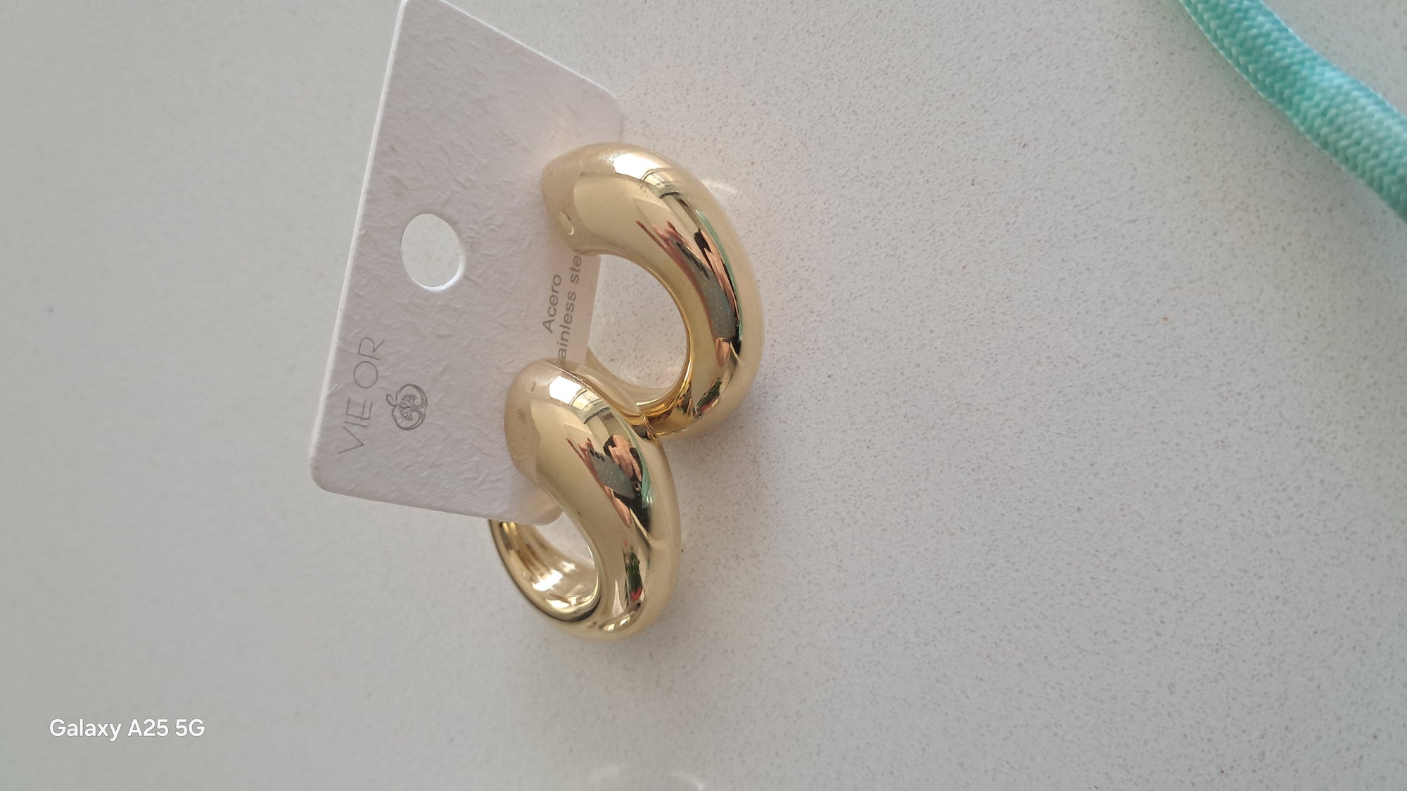 Pendientes de aros diferentes modelos .