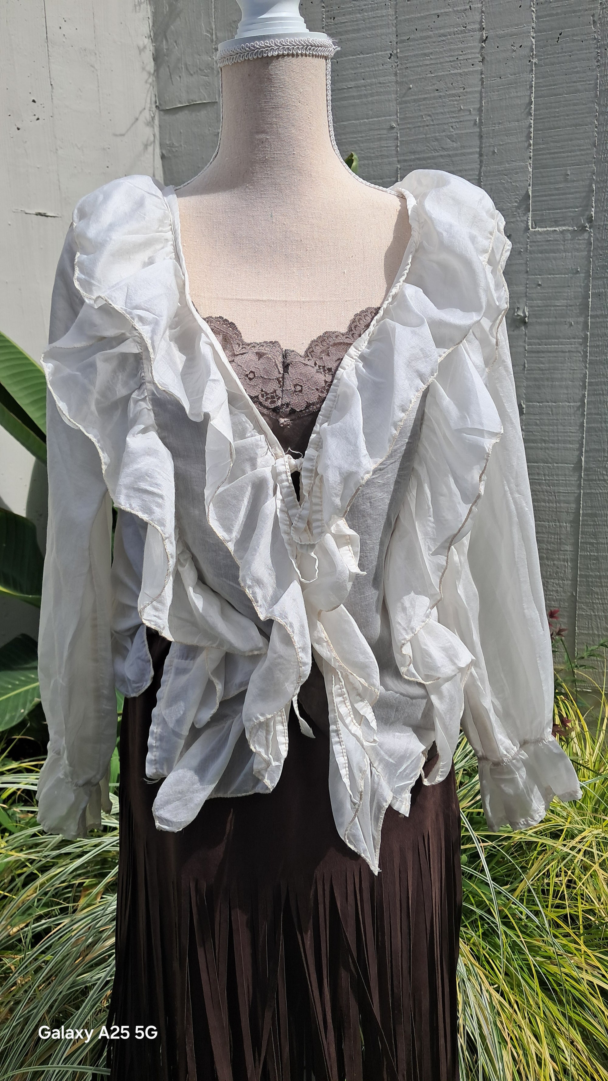 Camisa con volantes