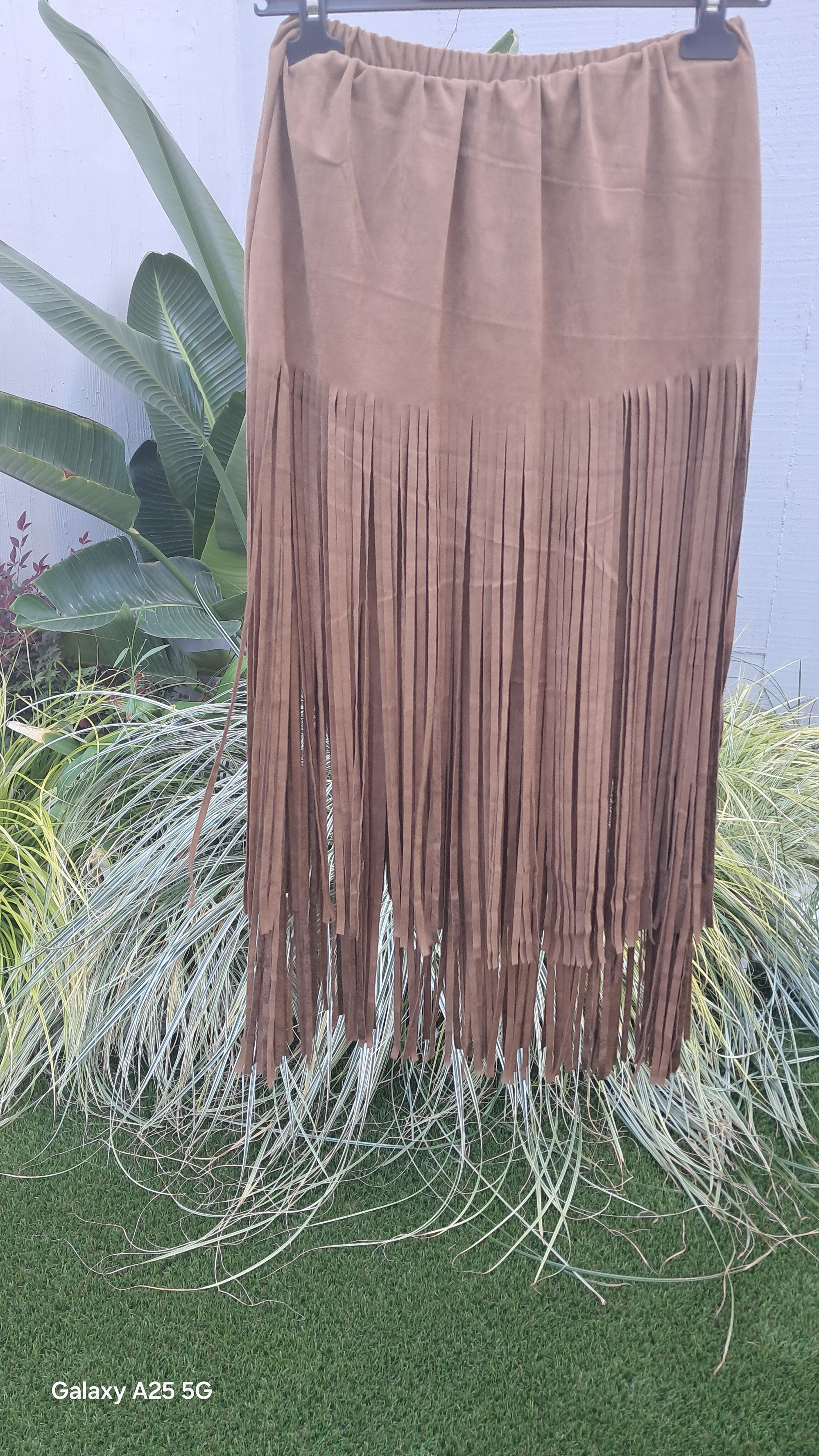 Falda de ante con flecos – Marrón Chocolate color Camel
