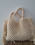 Bolso boho de hilo con asas de madera y flecos