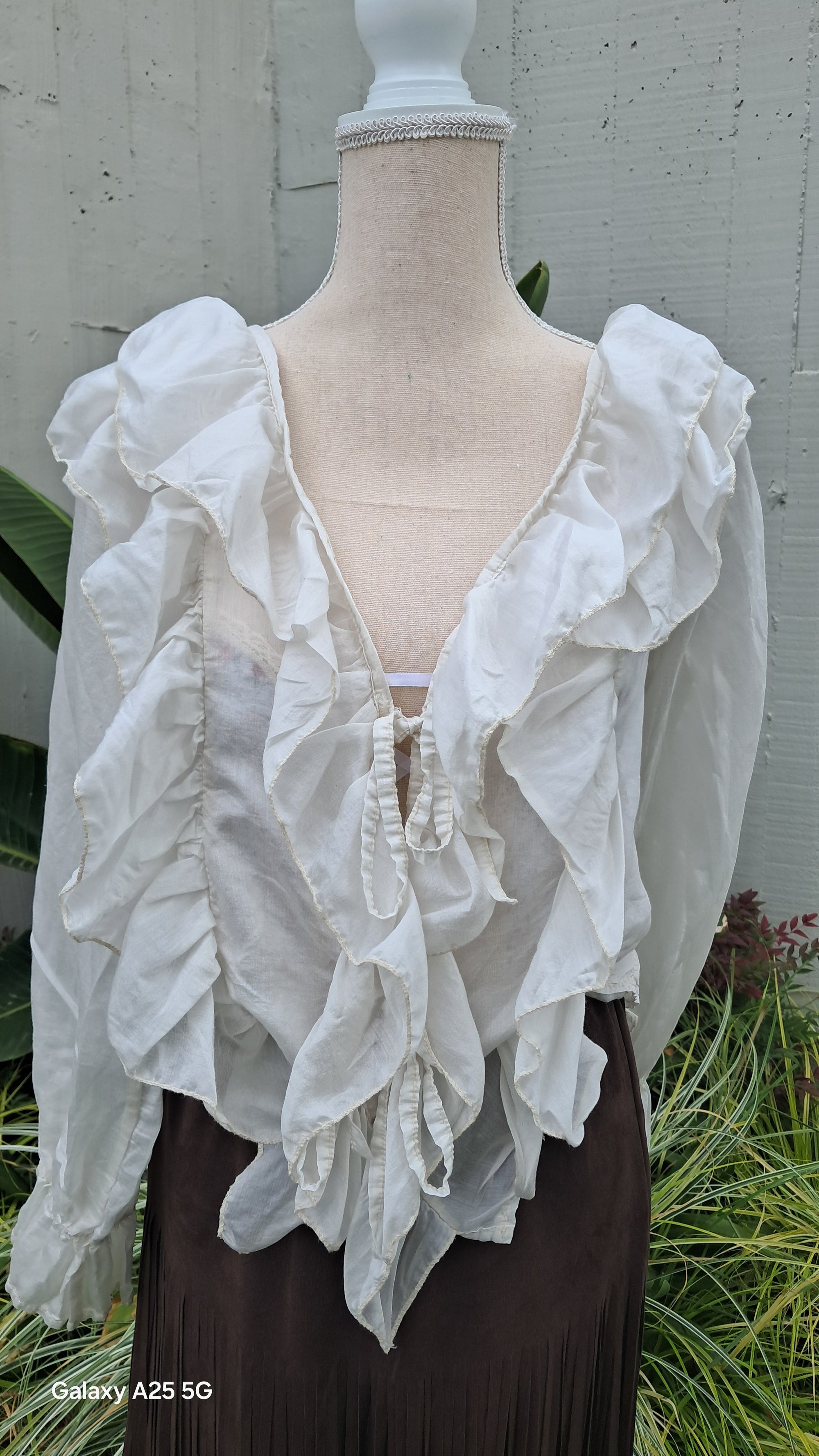 Camisa con volantes