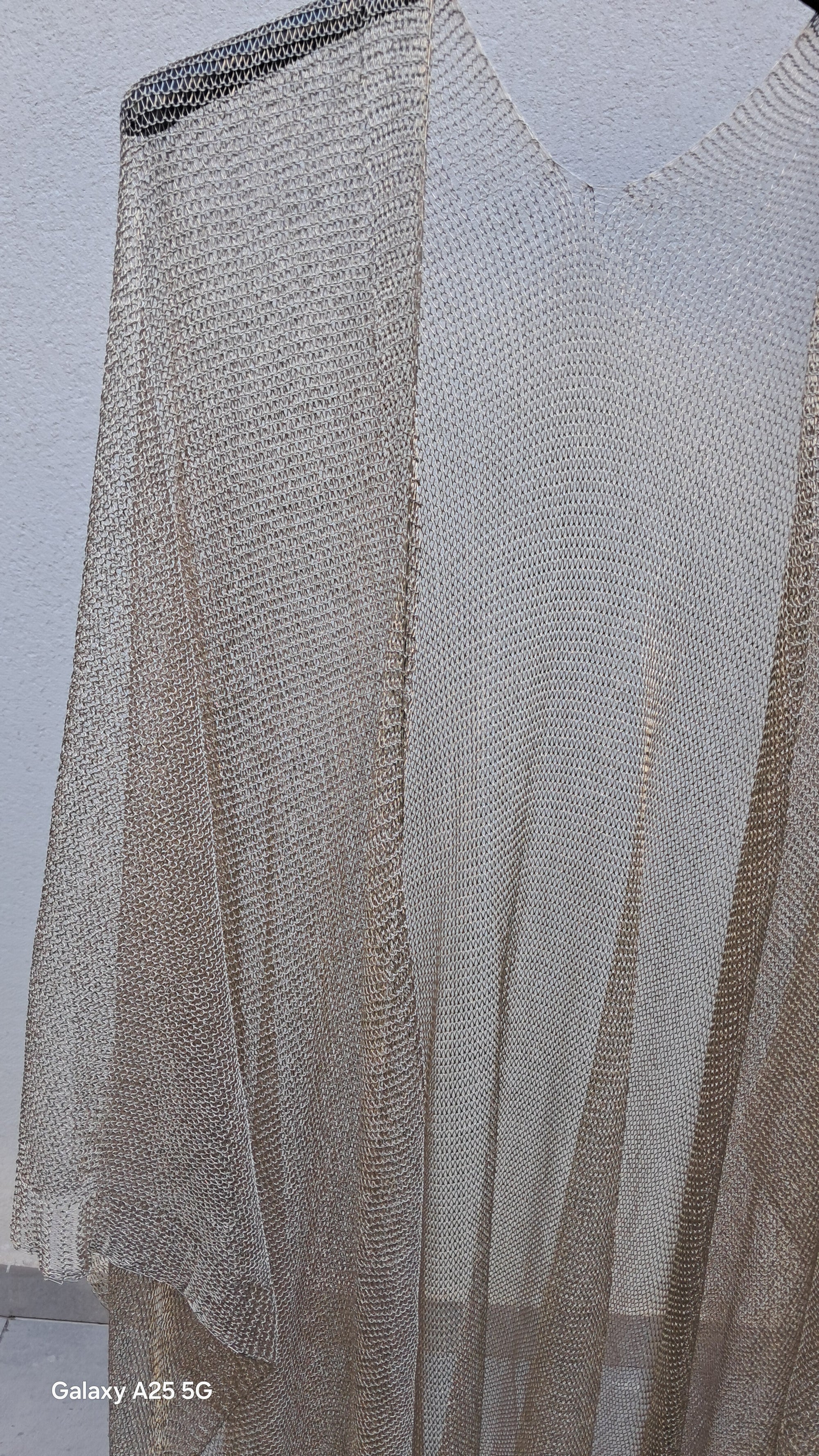 Poncho de color oro