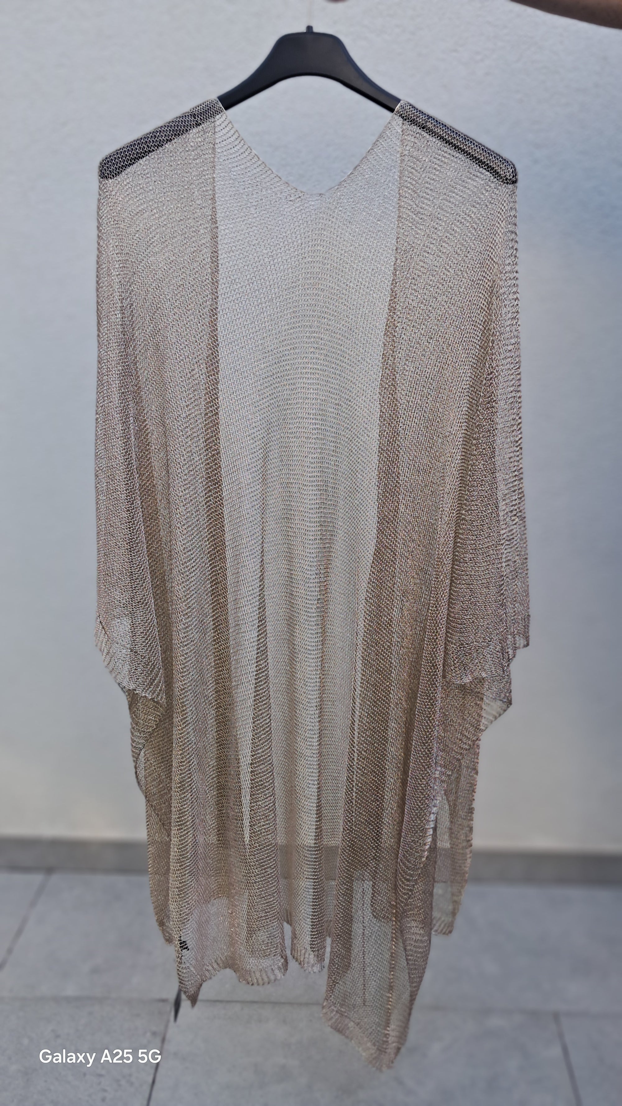 Poncho de color oro